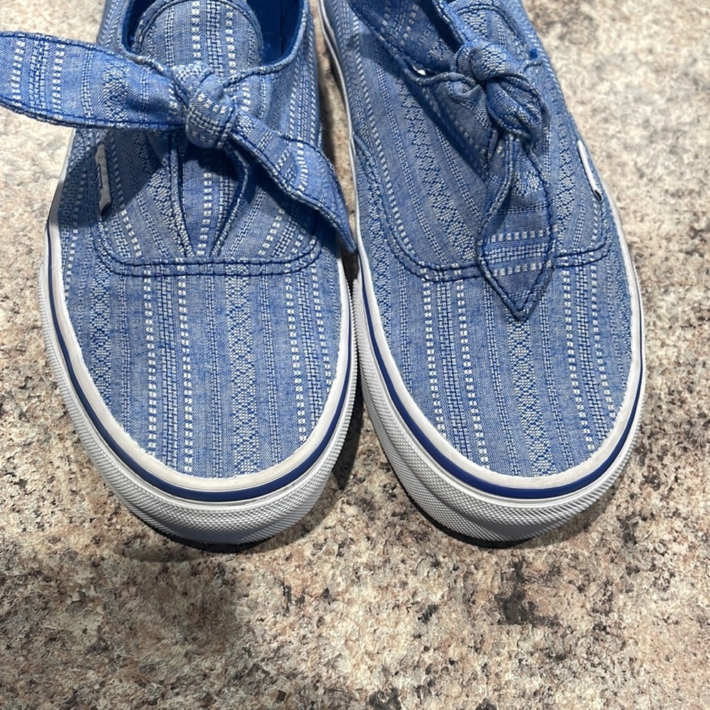 Vans - Picture 2 of 8